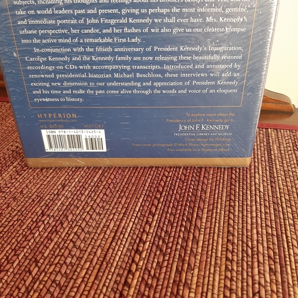 JACQUELINE KENNEDY BOOK - Picture 5 of 6